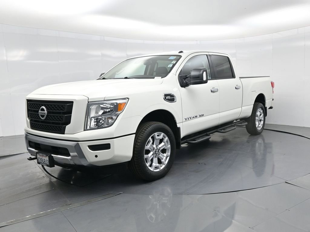 Used 2021 Nissan Titan SV w/ SV Convenience Package image 2