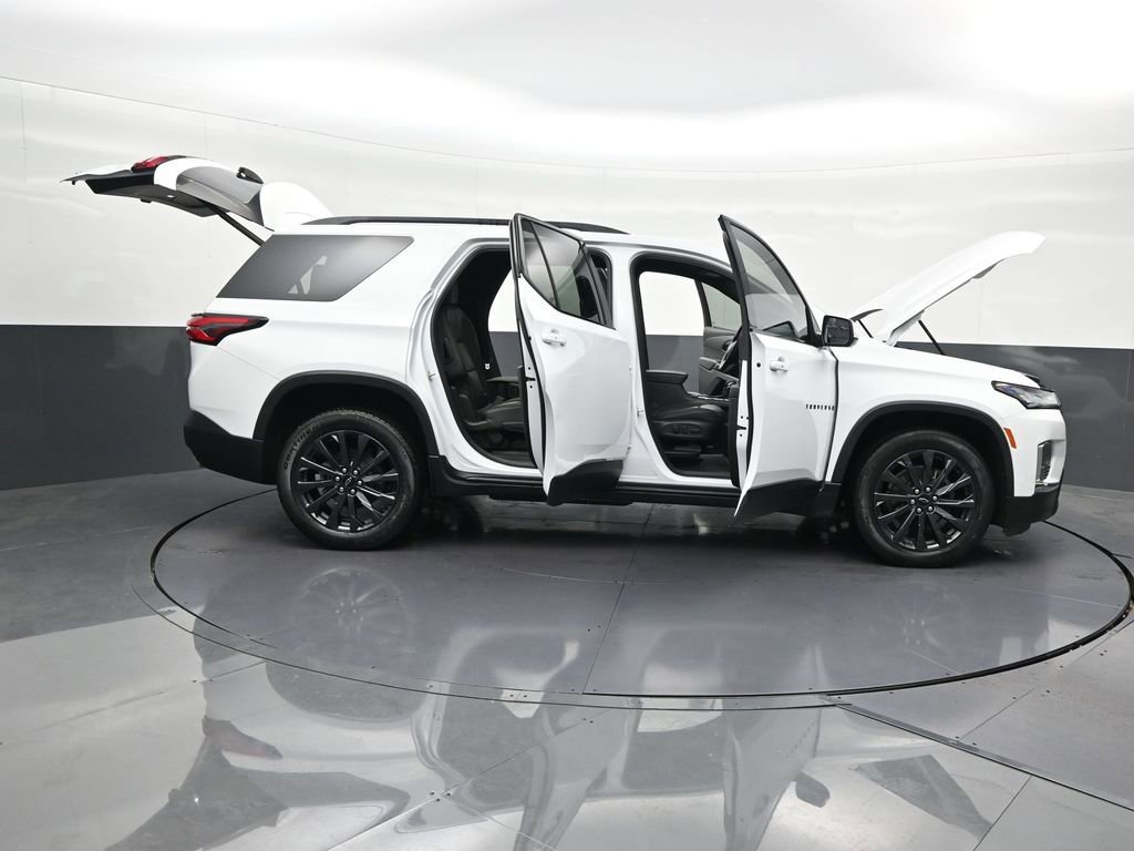Used 2023 Chevrolet Traverse RS FWD image 33