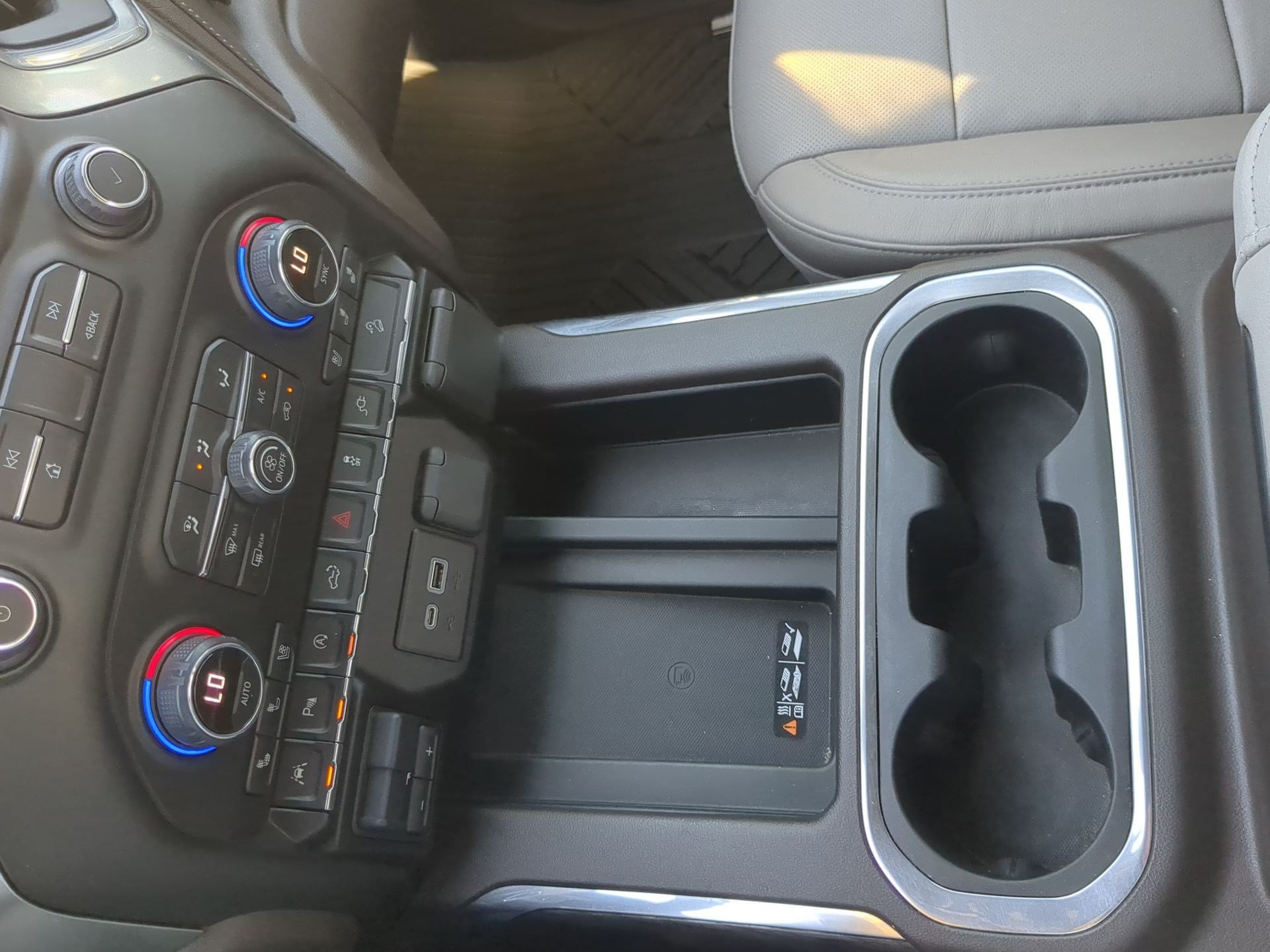 Used 2020 Chevrolet Silverado 1500 LTZ AWD/4WD image 16