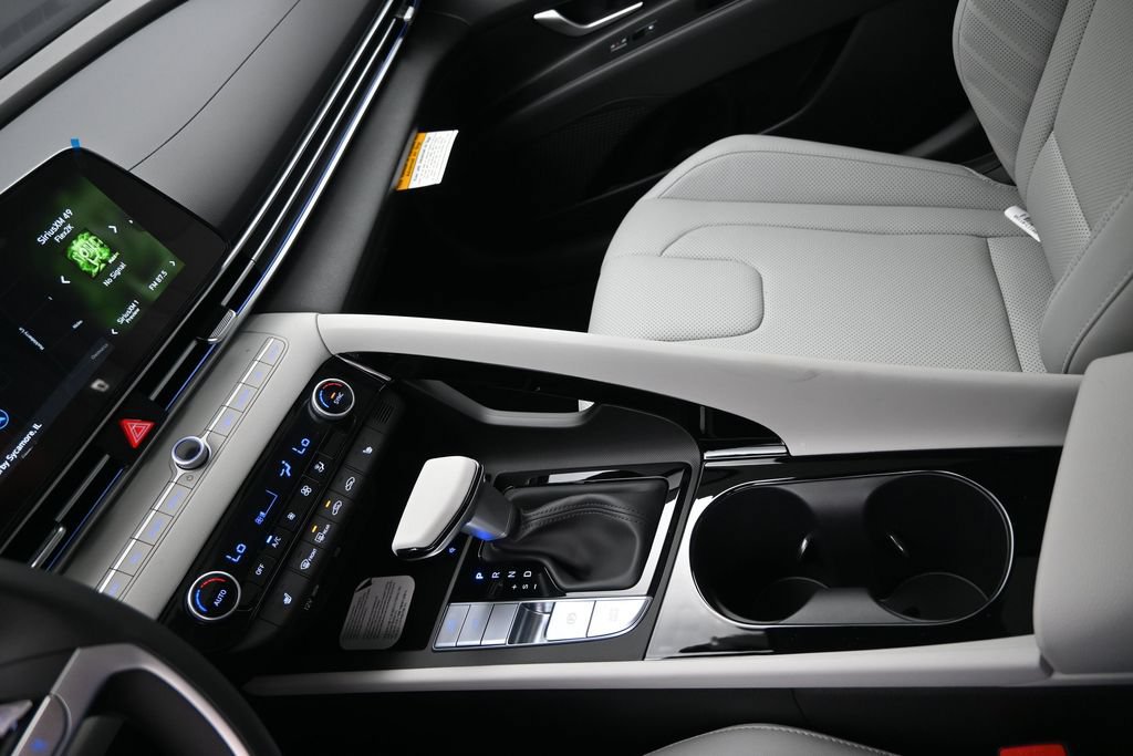 New 2026 Hyundai Elantra Limited FWD image 18