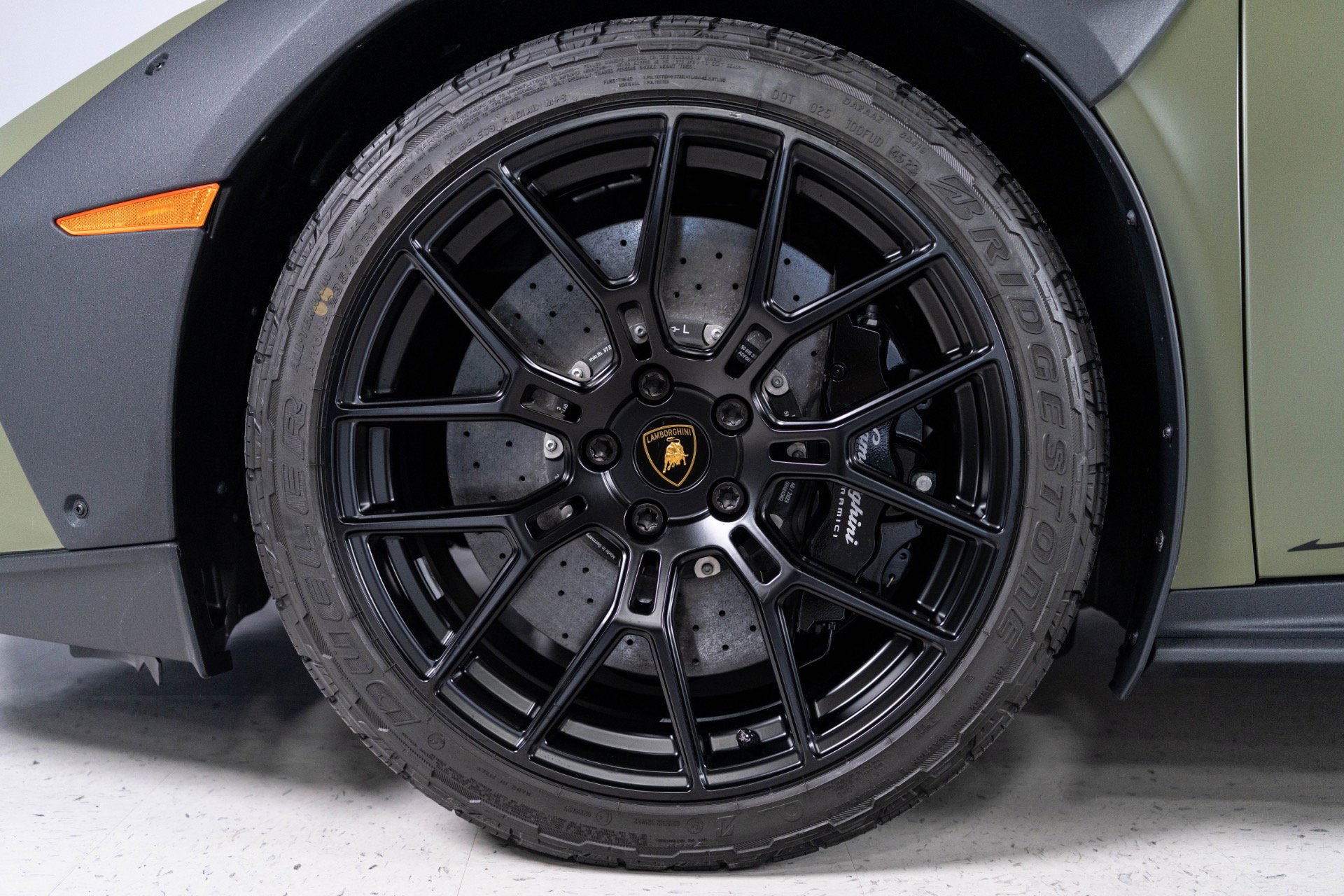 Used 2024 Lamborghini Huracan Sterrato AWD/4WD image 4