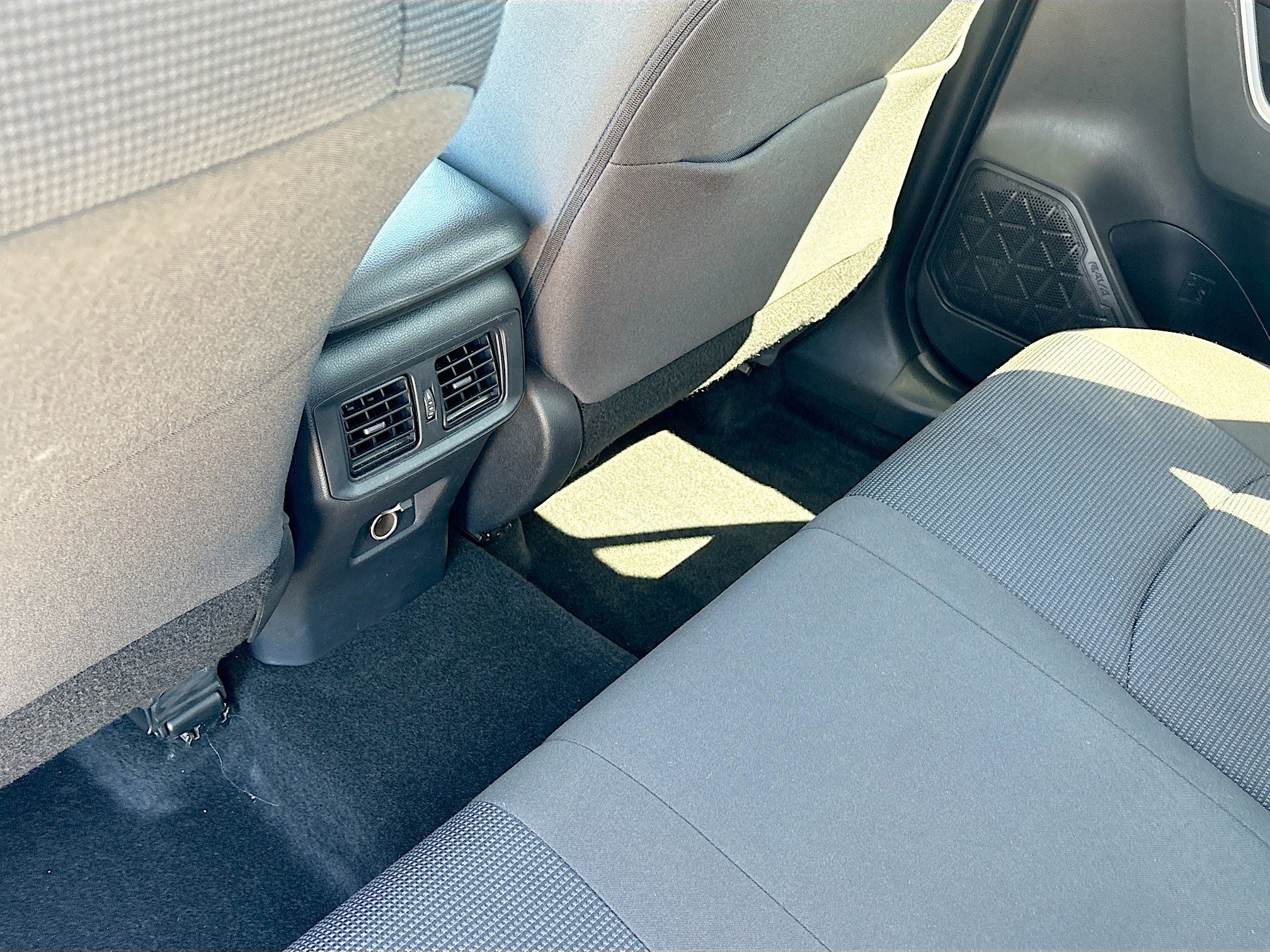 Used 2022 Toyota RAV4 LE image 19