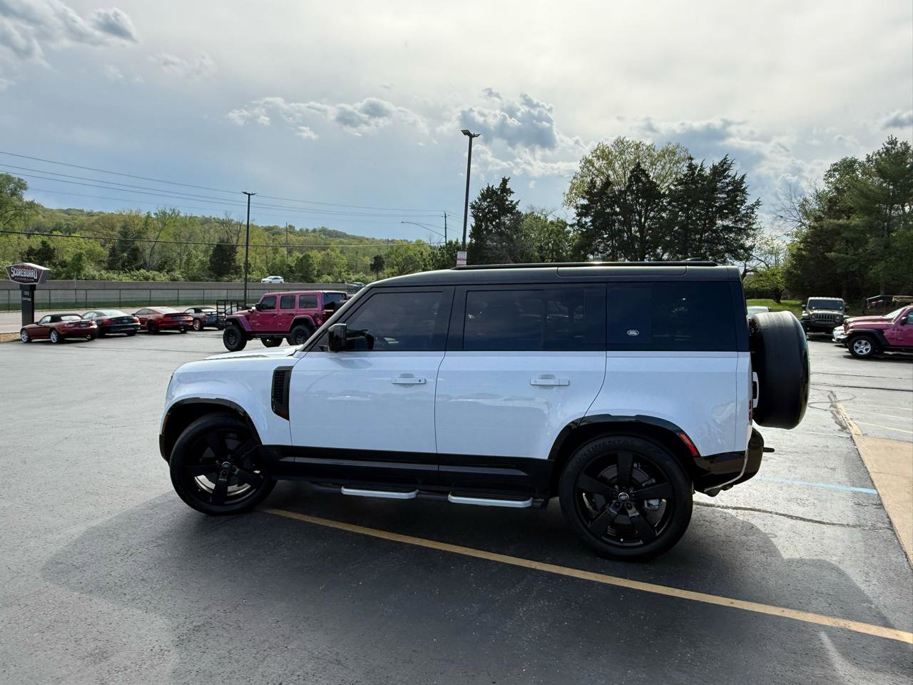 Used 2023 Land Rover Defender 110 X-Dynamic SE image 6