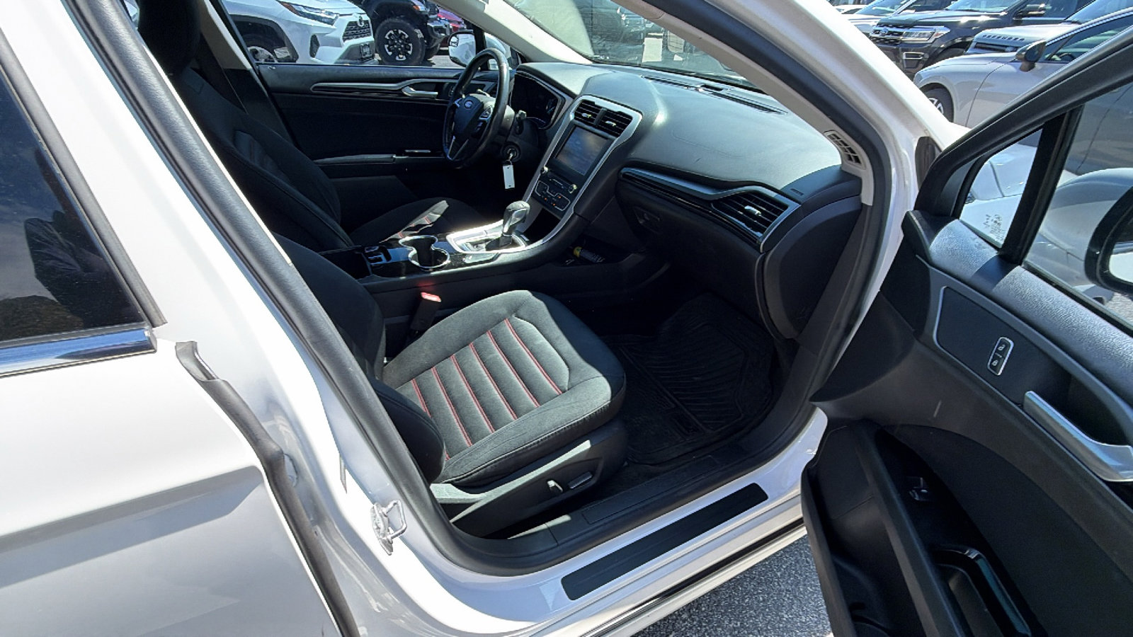 Used 2016 Ford Fusion SE image 19