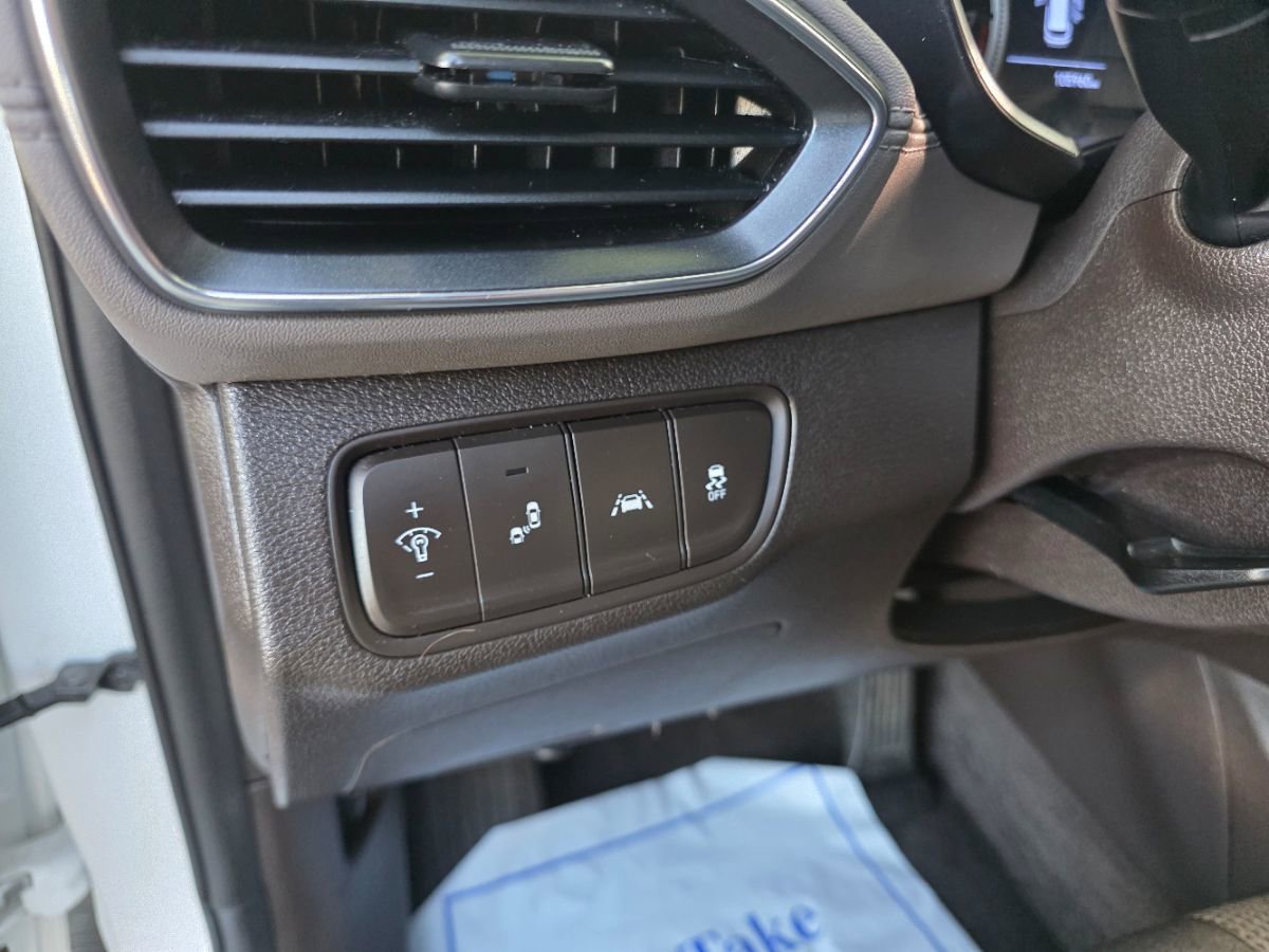 Used 2019 Hyundai Santa Fe SE FWD image 18
