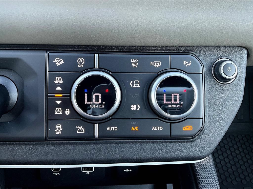 Used 2022 Land Rover Defender 110 X-Dynamic SE AWD/4WD image 17