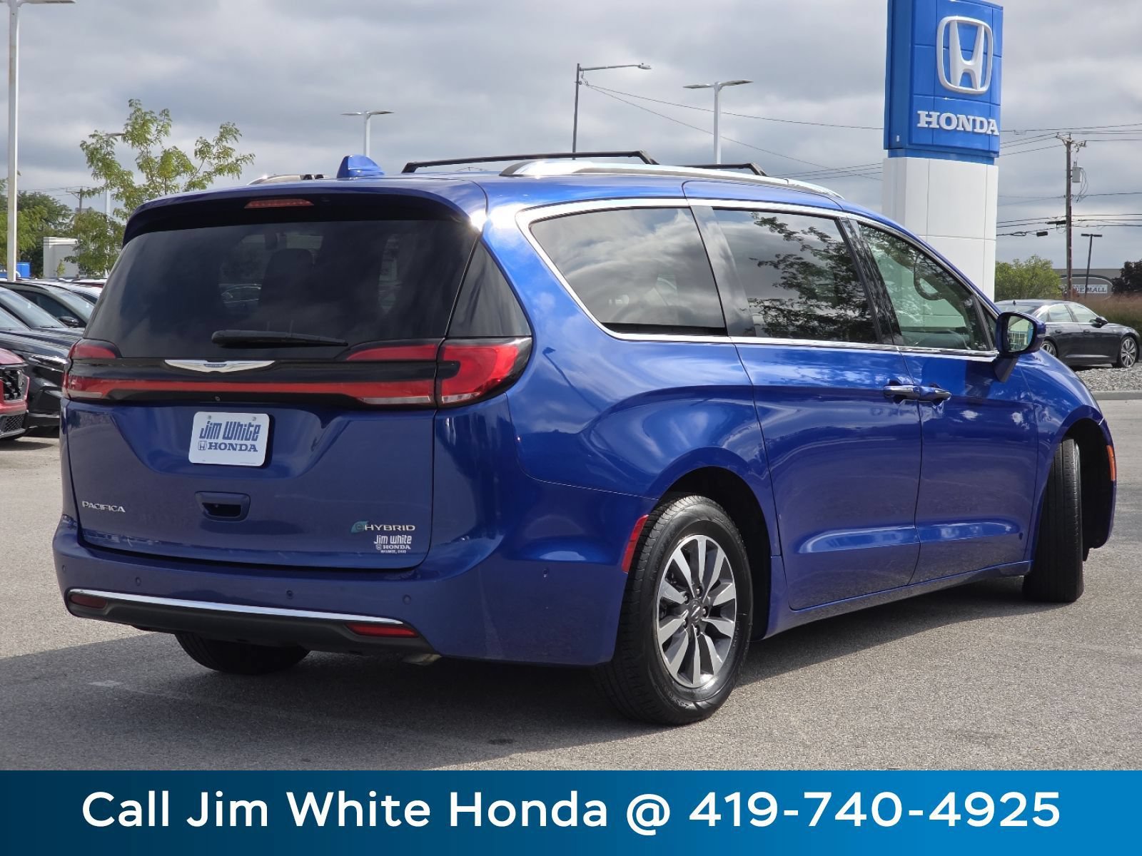 Used 2021 Chrysler Pacifica Touring-L FWD image 14