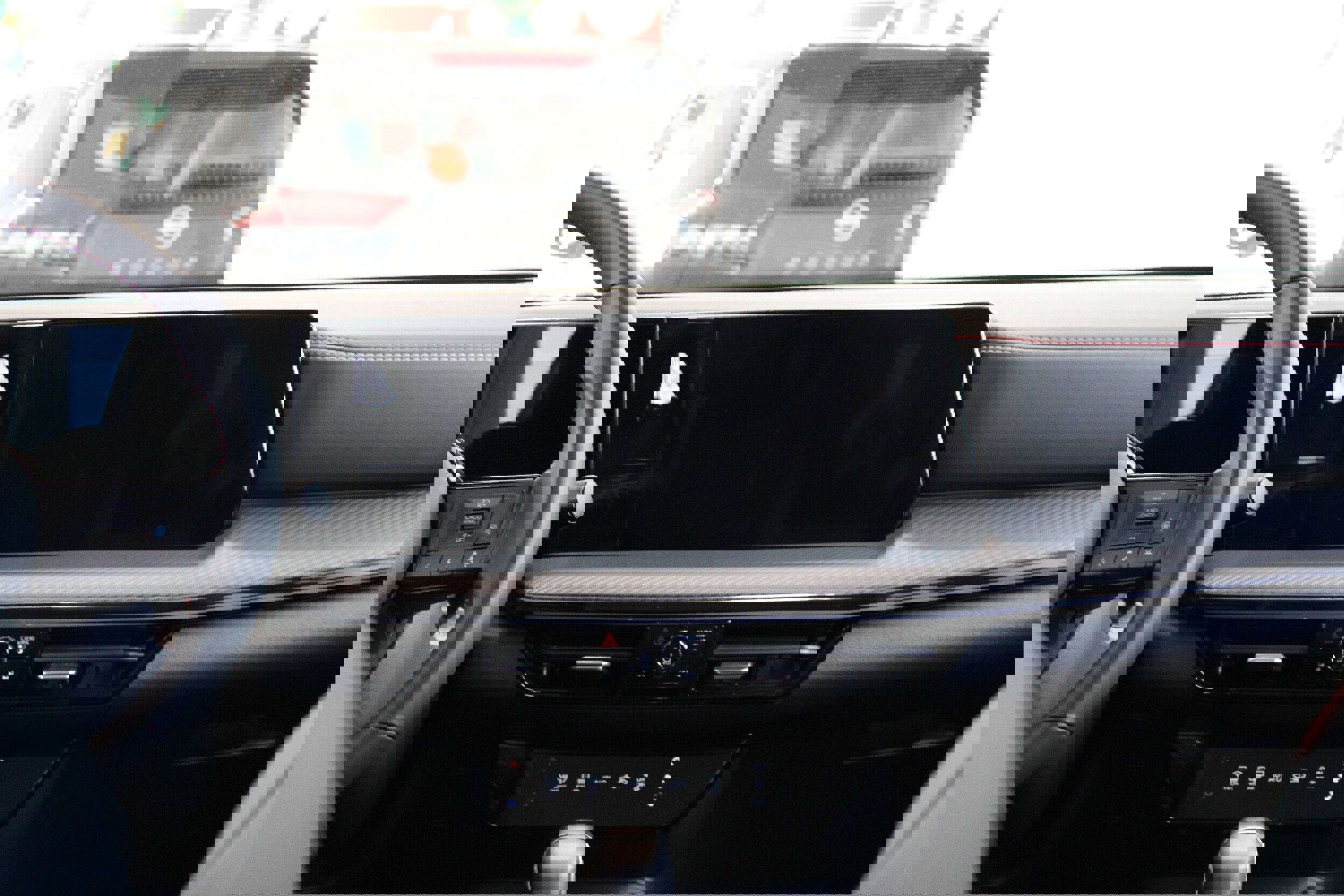 New 2025 Nissan Kicks SR image 8