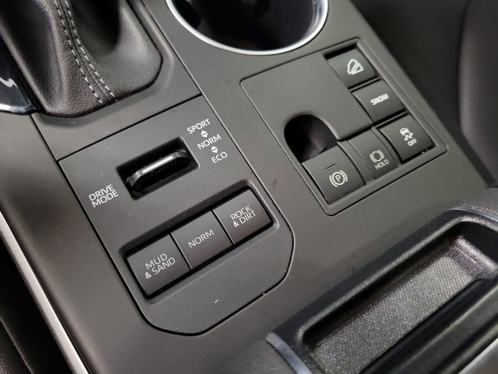 Used 2023 Toyota Highlander XLE AWD/4WD image 14