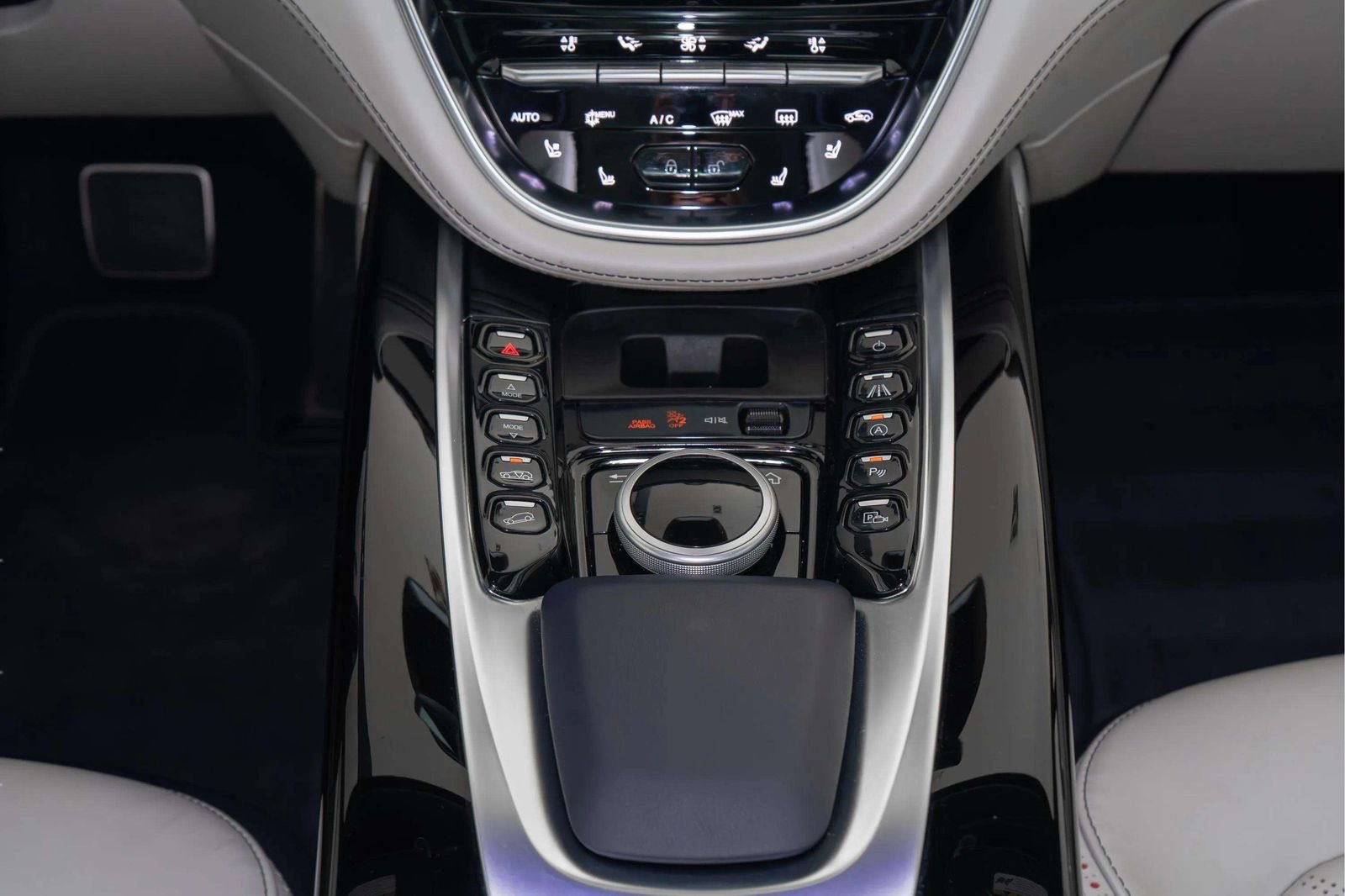 Used 2023 Aston Martin DBX AWD/4WD image 33