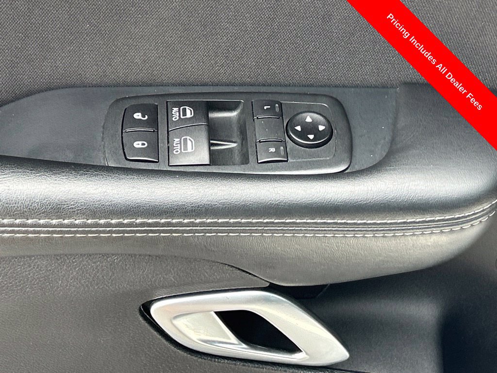 Used 2020 Dodge Challenger SXT RWD image 5