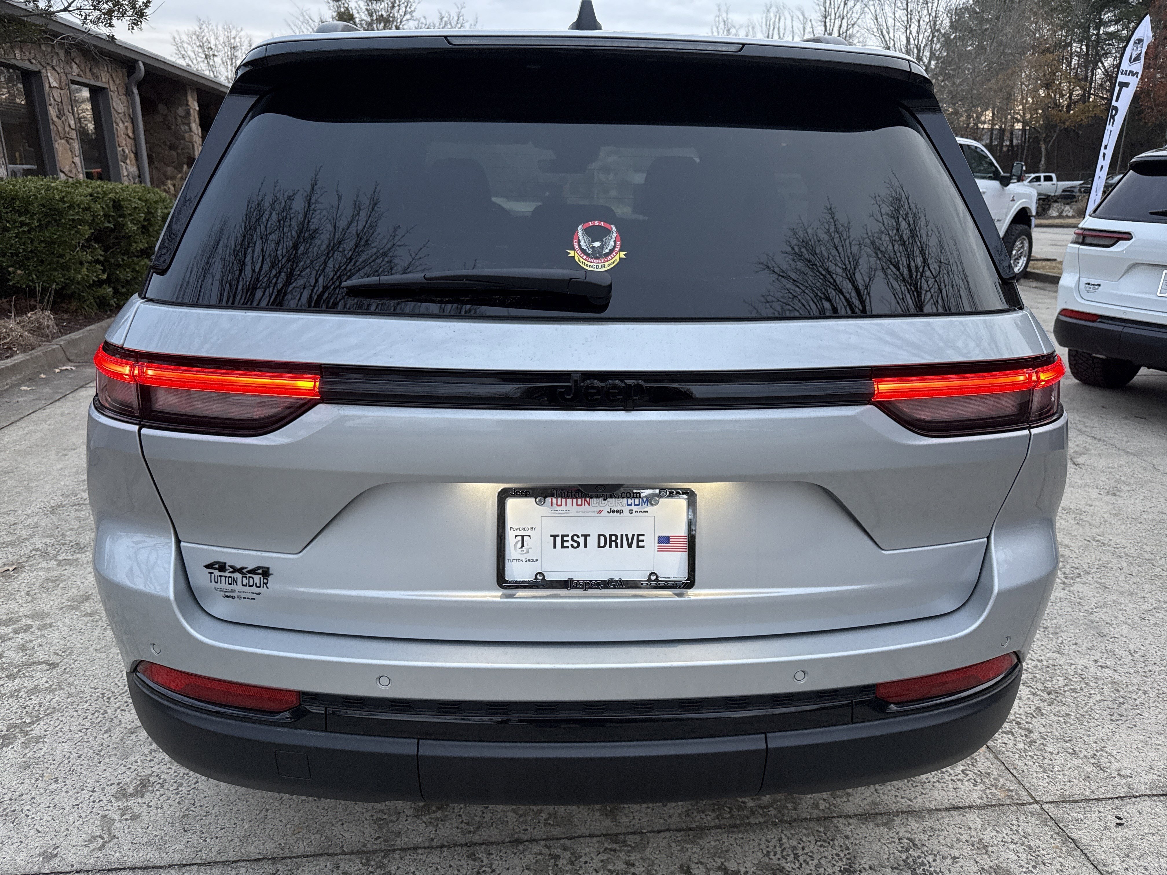 New 2025 Jeep Grand Cherokee Altitude image 6