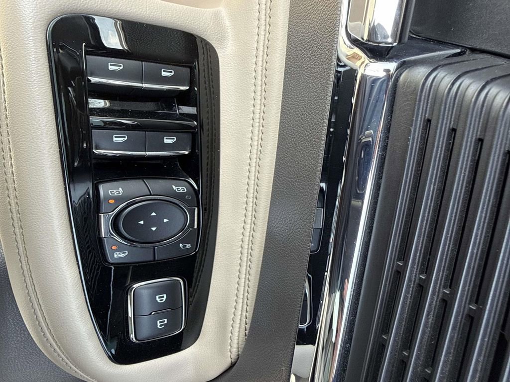 Certified 2022 Lincoln Corsair FWD w/ Equipment Group 101A image 19