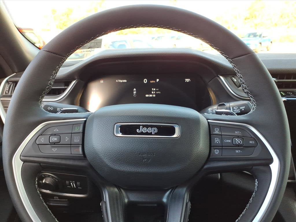 New 2025 Jeep Grand Cherokee L Laredo w/ Luxury Tech Group I image 15