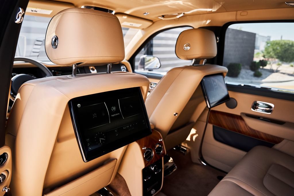 Used 2020 Rolls-Royce Cullinan AWD/4WD image 35