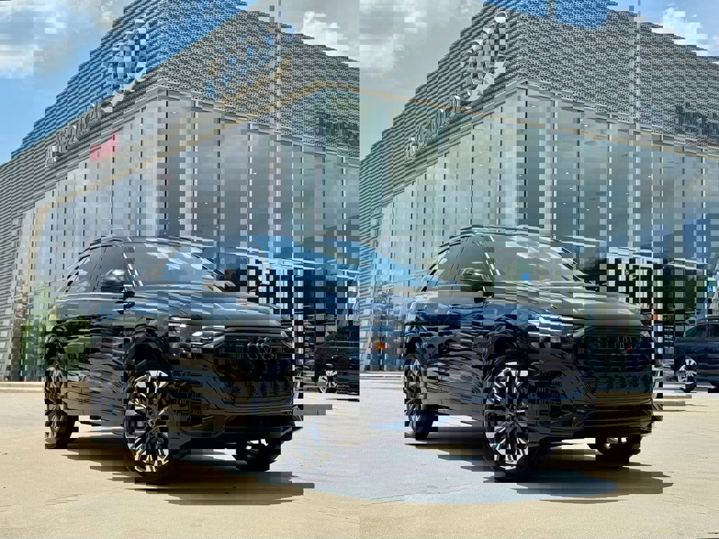 New 2025 Audi Q8 Premium image 2