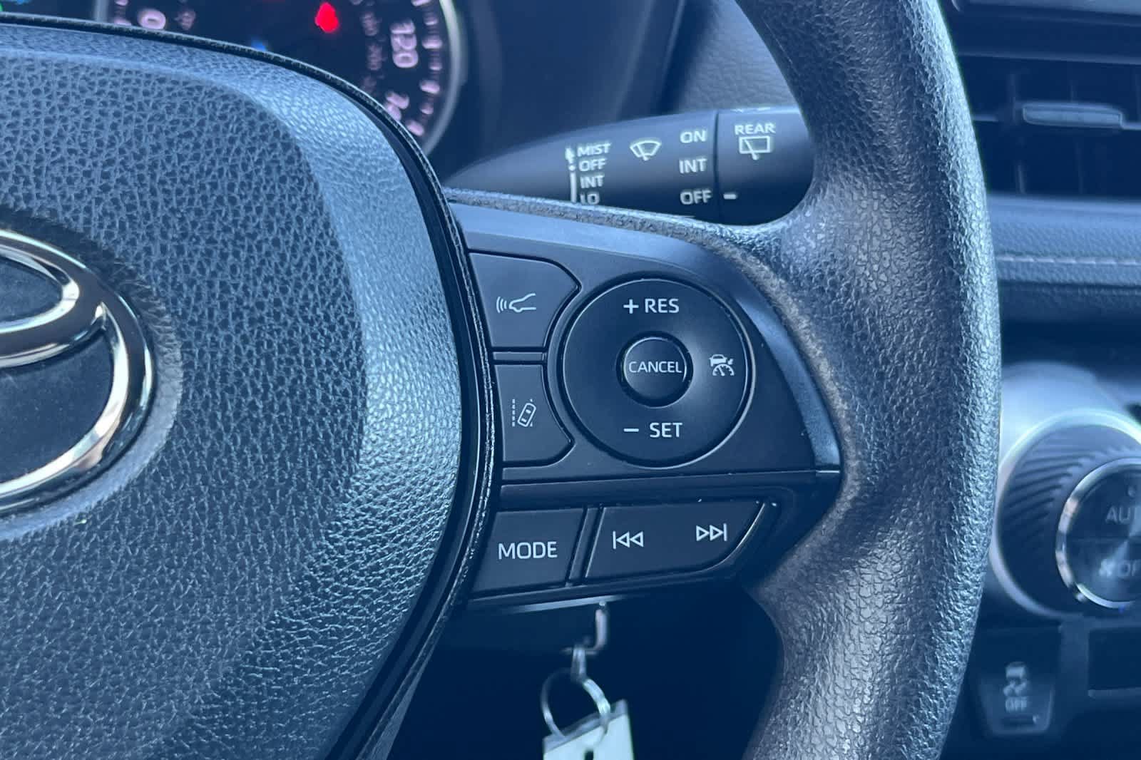 Certified 2022 Toyota RAV4 LE AWD/4WD image 26