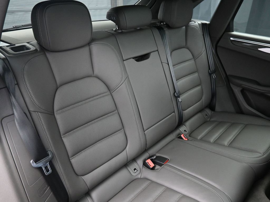 Certified 2021 Porsche Macan Turbo image 28