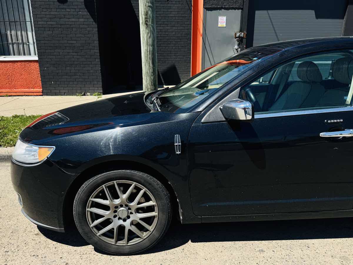 Used 2011 Lincoln MKZ FWD image 9