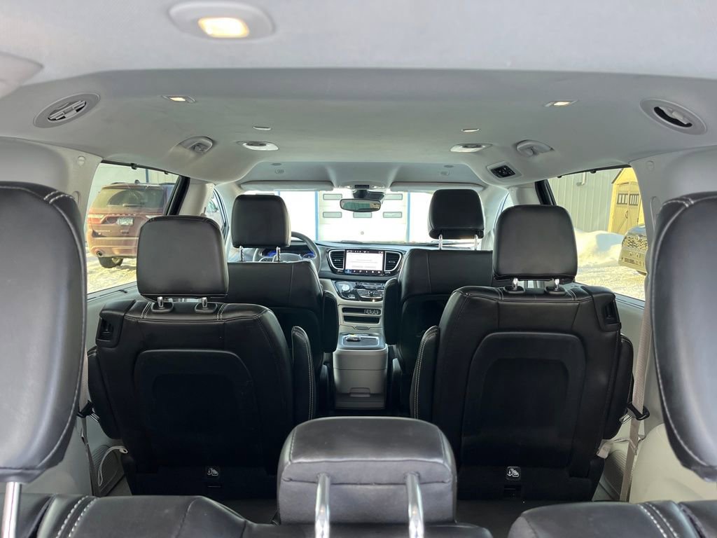 Used 2023 Chrysler Pacifica Touring-L image 39