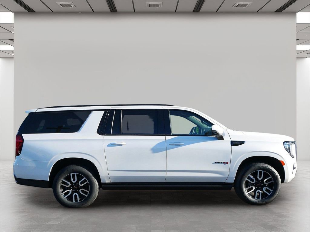 Used 2023 GMC Yukon XL AT4 w/ AT4 Premium Plus Package AWD/4WD image 7