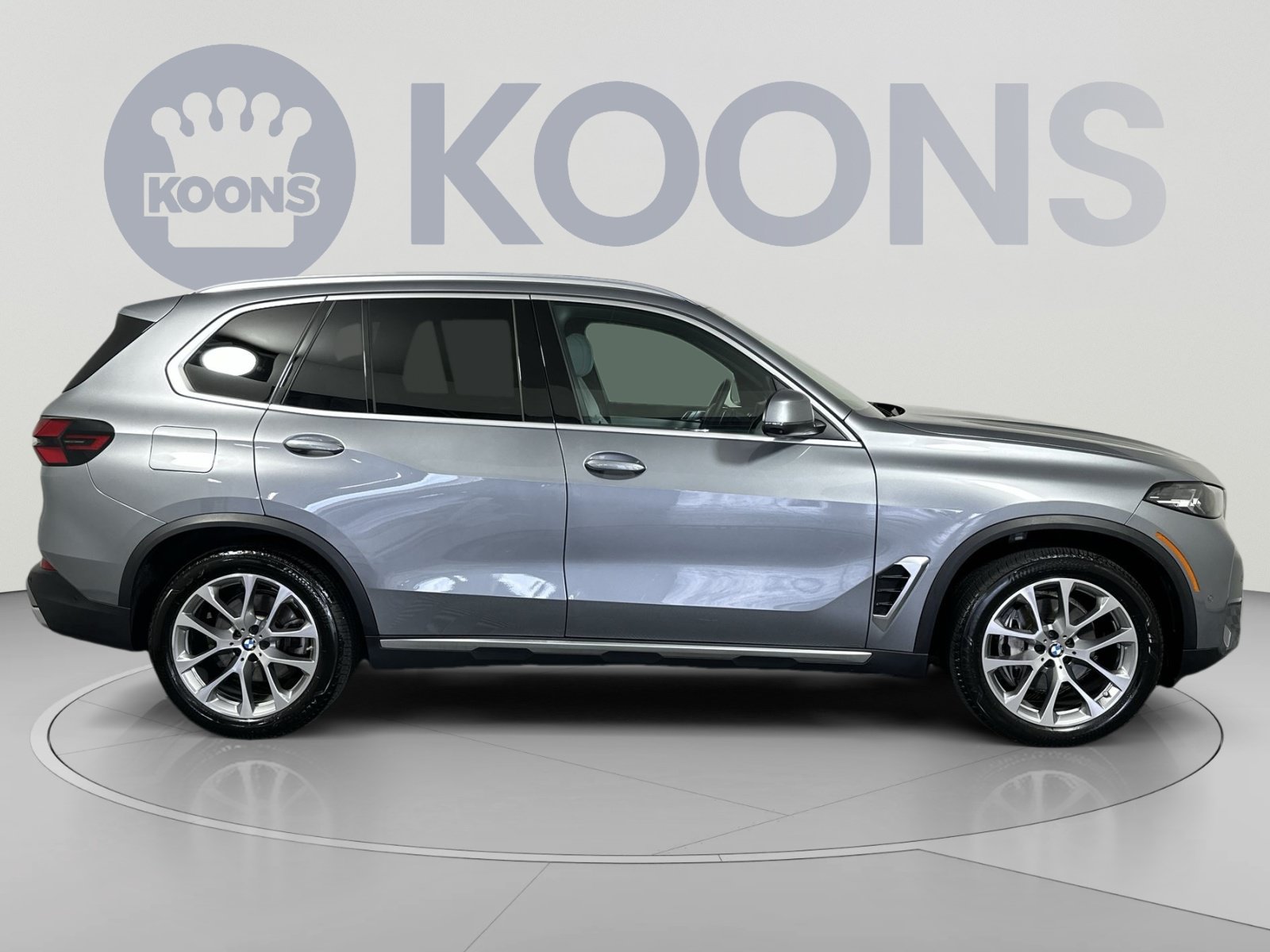 Used 2024 BMW X5 xDrive40i w/ Parking Assistance Package AWD/4WD image 8
