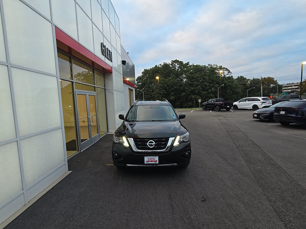 Used 2020 Nissan Pathfinder SV AWD/4WD image 2