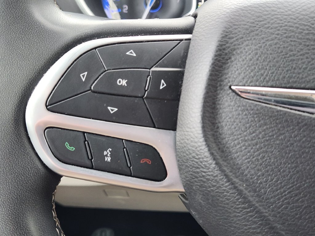 Used 2024 Chrysler Pacifica Touring-L FWD image 31