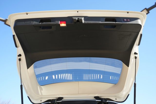 Used 2022 Mercedes-Benz GLC 300 4MATIC w/ Multimedia Package Lite image 18