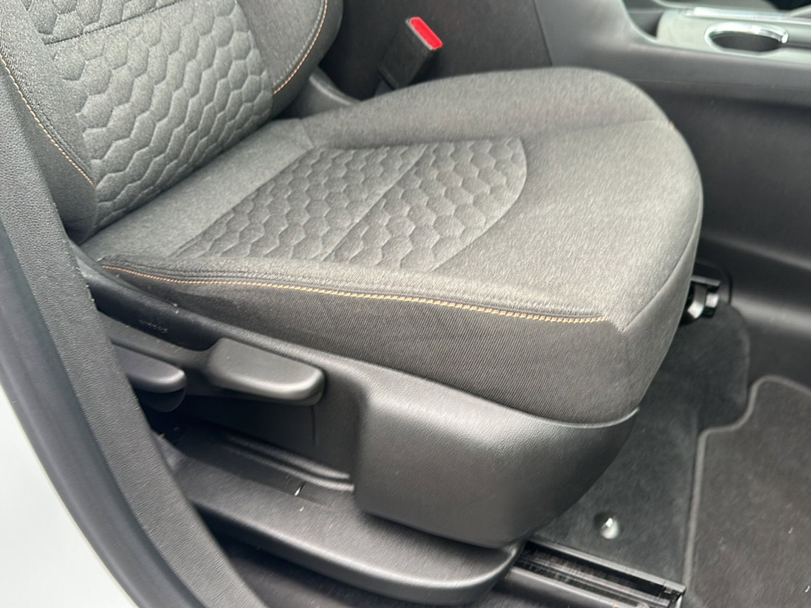 Used 2021 Chevrolet Equinox LT image 25