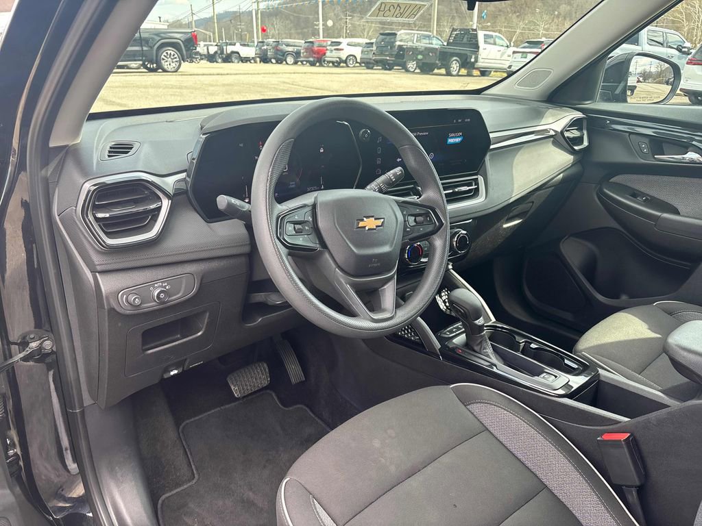 Used 2025 Chevrolet TrailBlazer LT image 12