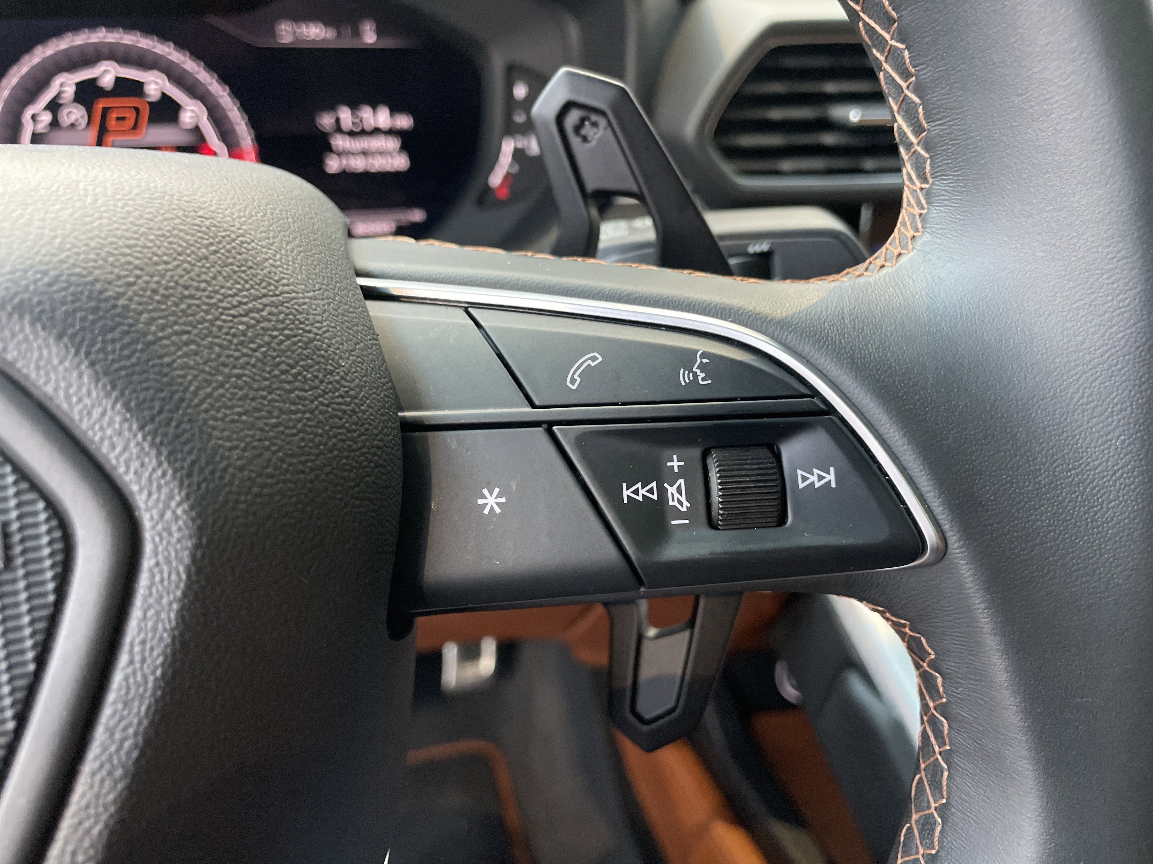 Used 2021 Lamborghini Urus AWD/4WD image 24