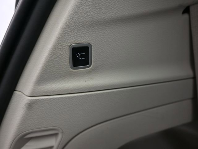 Used 2024 Chrysler Pacifica Touring-L image 7