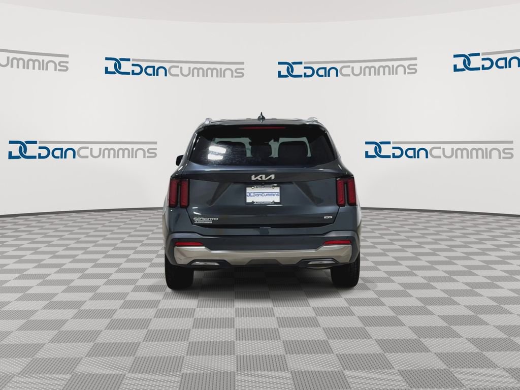 Used 2024 Kia Sorento S image 8