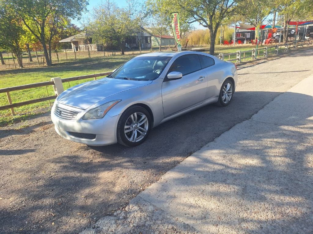 Used 2010 INFINITI G37 x Coupe w/ Premium Pkg image 3