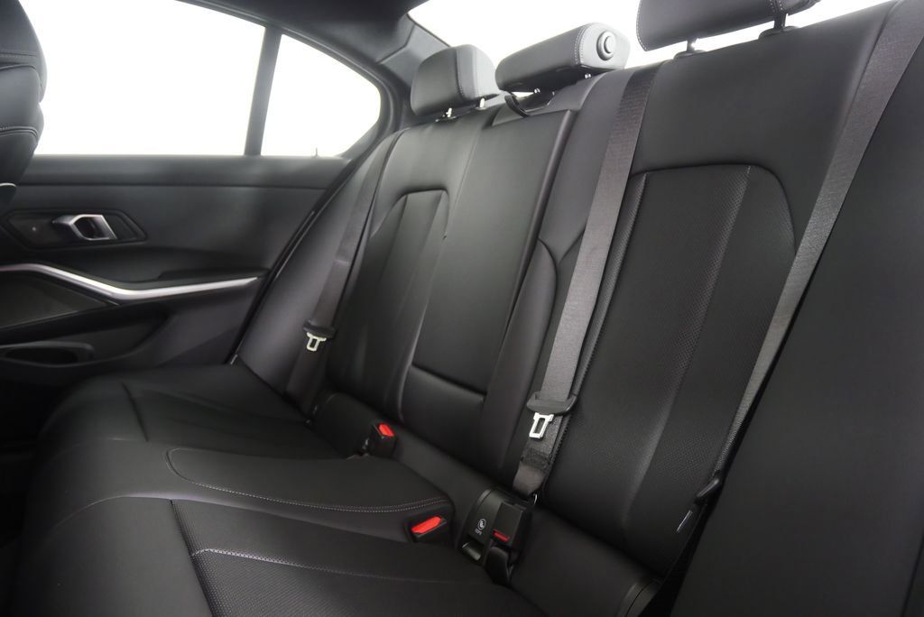 Used 2026 BMW 330i Sedan w/ Premium Package image 15