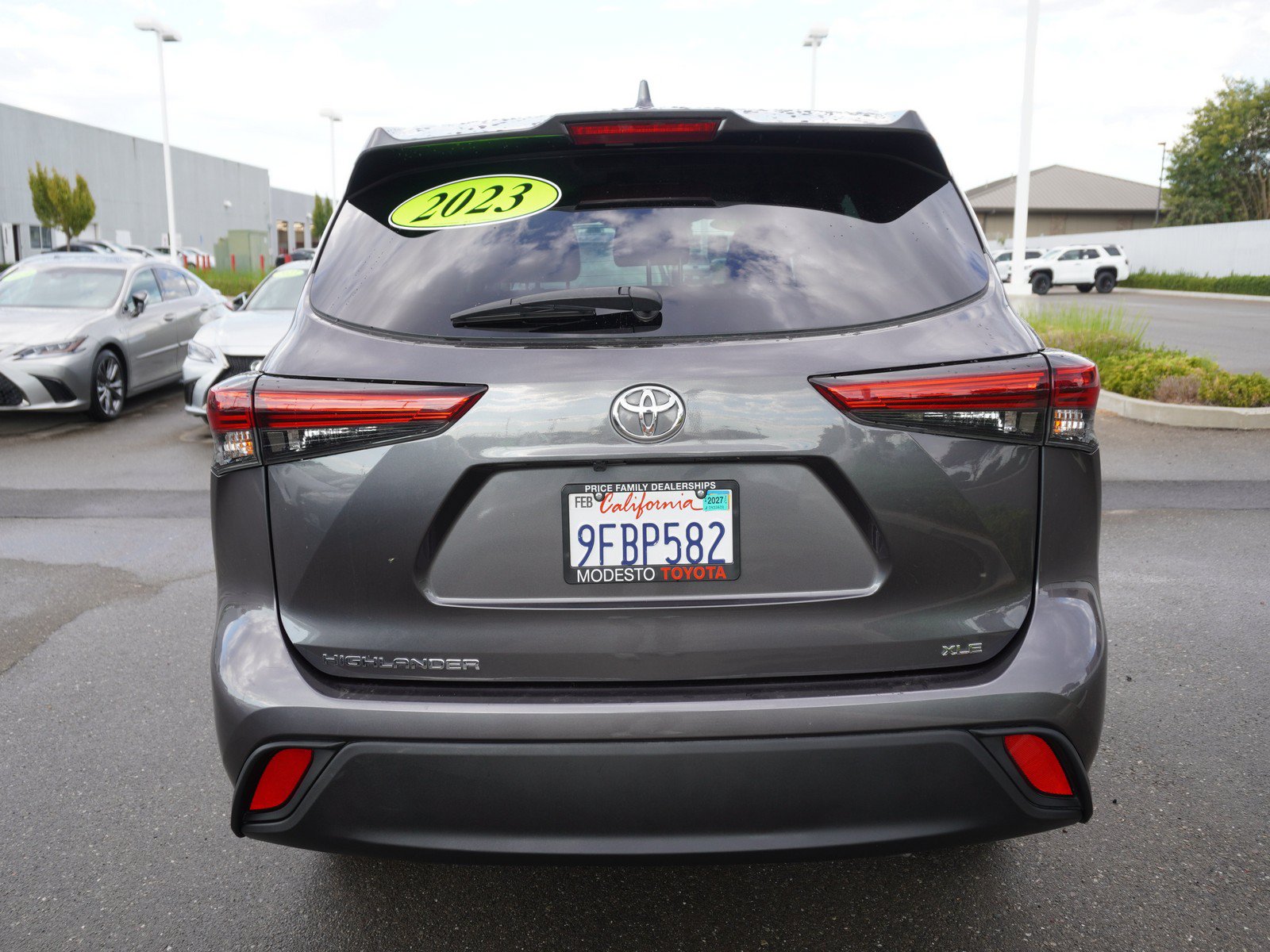 Used 2023 Toyota Highlander XLE FWD image 9