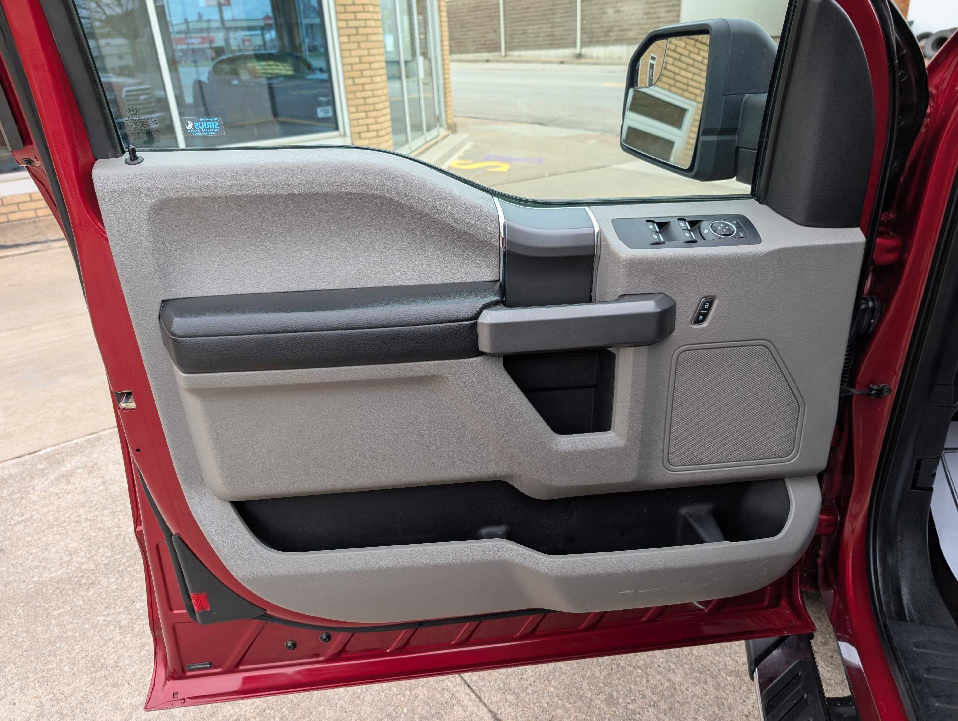 Used 2017 Ford F150 XLT w/ Equipment Group 302A Luxury image 10