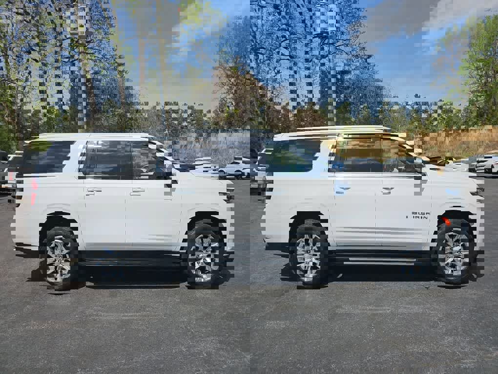 Used 2023 Chevrolet Suburban Premier image 2