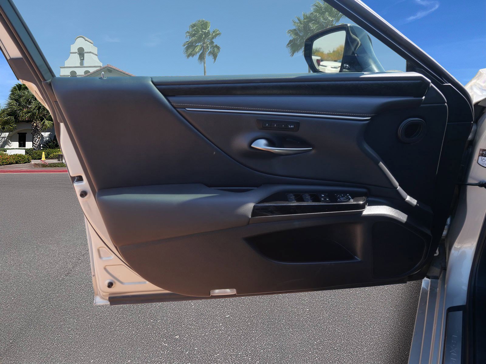 Used 2023 Lexus ES 350 w/ Premium Package image 15