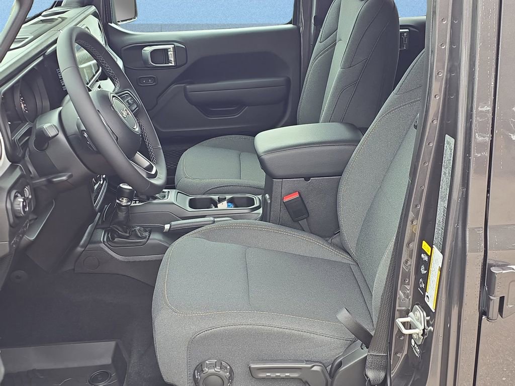 New 2025 Jeep Gladiator Sport image 15