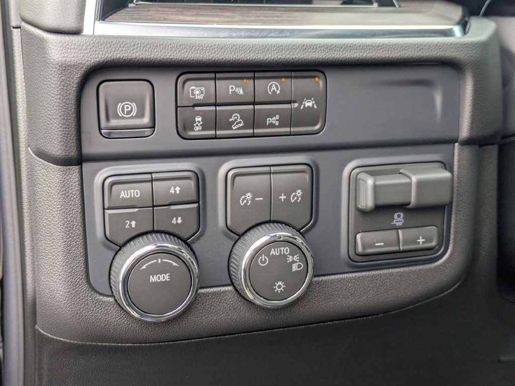 New 2026 Chevrolet Suburban LS w/ LS Custom Edition AWD/4WD image 13