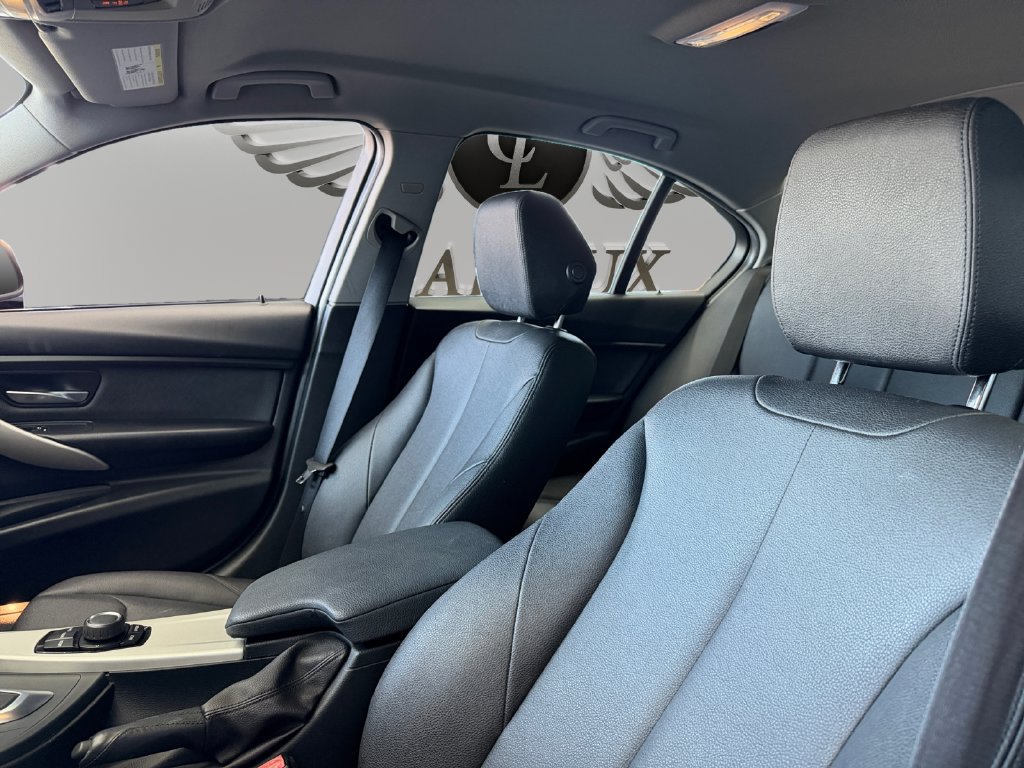 Used 2018 BMW 320i xDrive Sedan AWD/4WD image 9