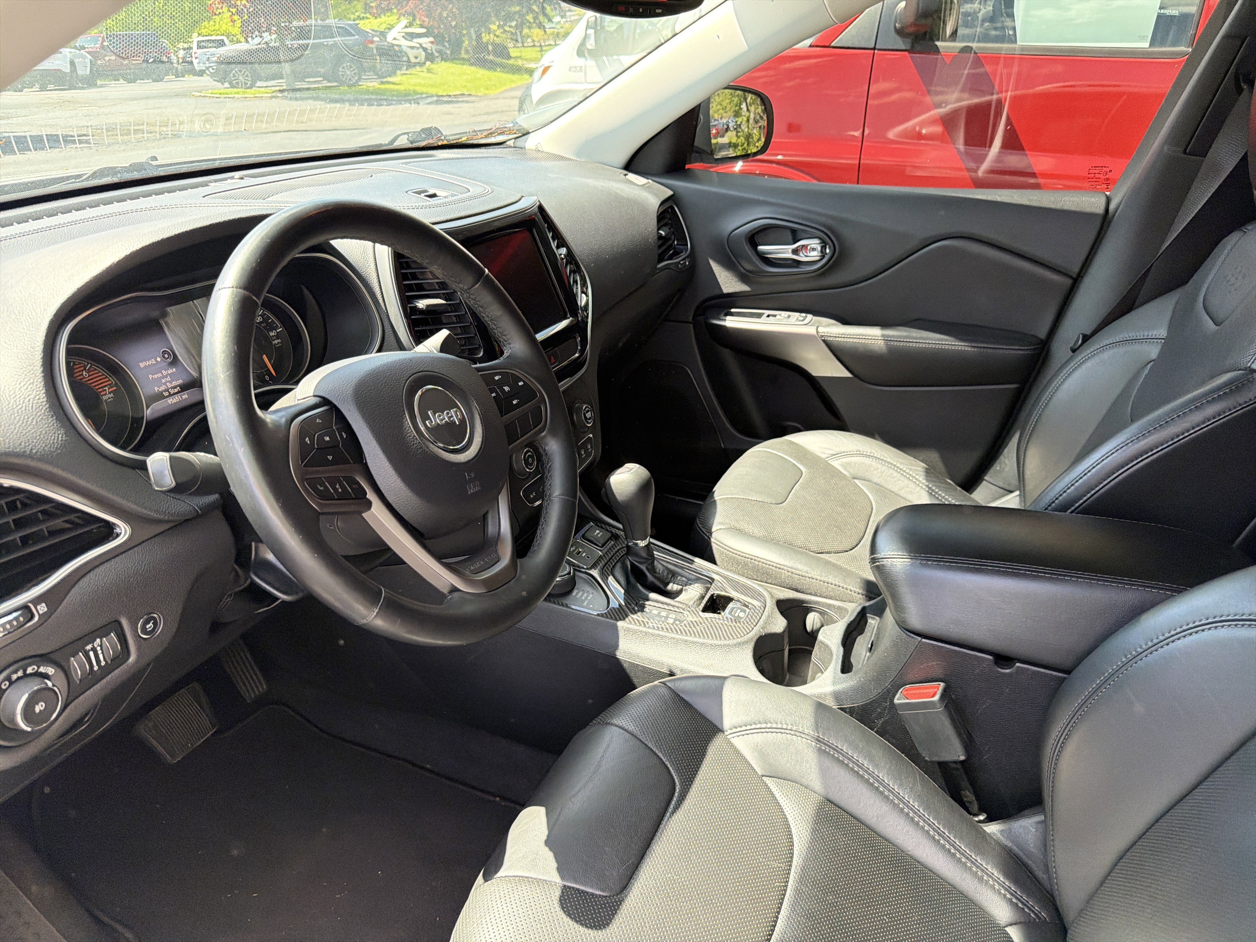 Certified 2019 Jeep Cherokee Limited w/ Luxury Group AWD/4WD image 16