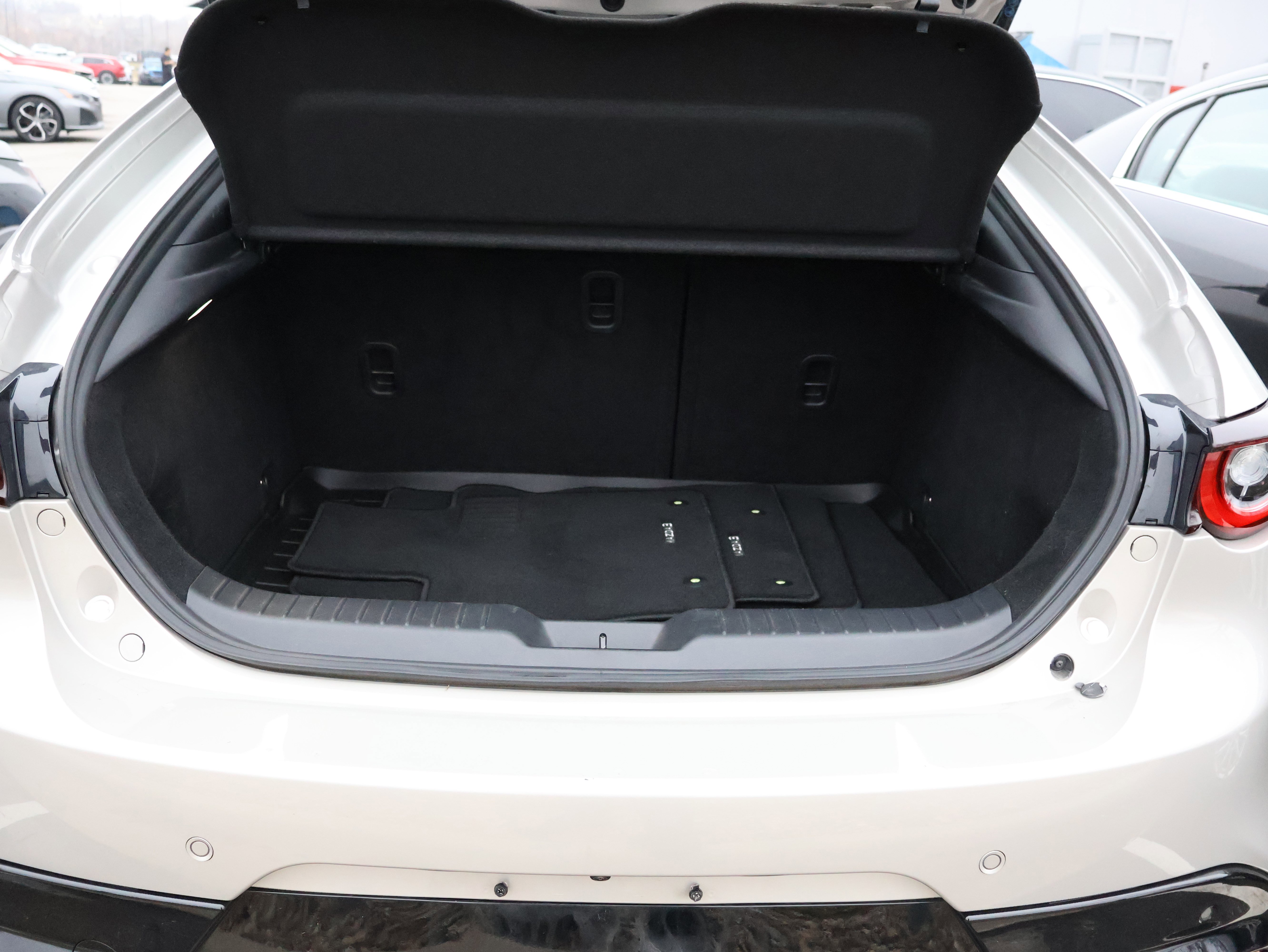 Used 2023 MAZDA MAZDA3 Hatchback w/ Appearance Package image 16