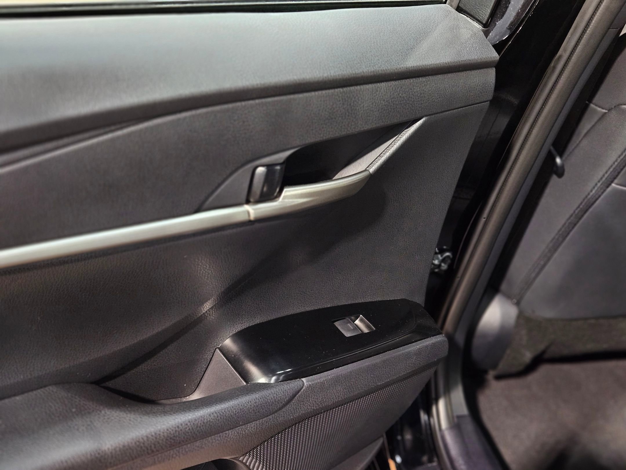 Used 2025 Toyota Camry SE image 34