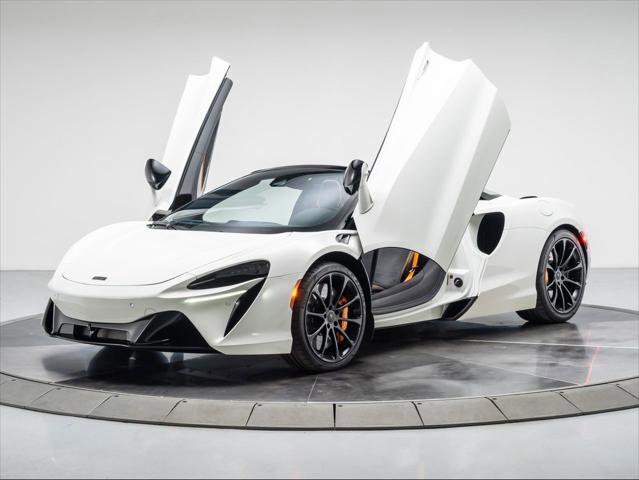 Used 2025 McLaren Artura image 9
