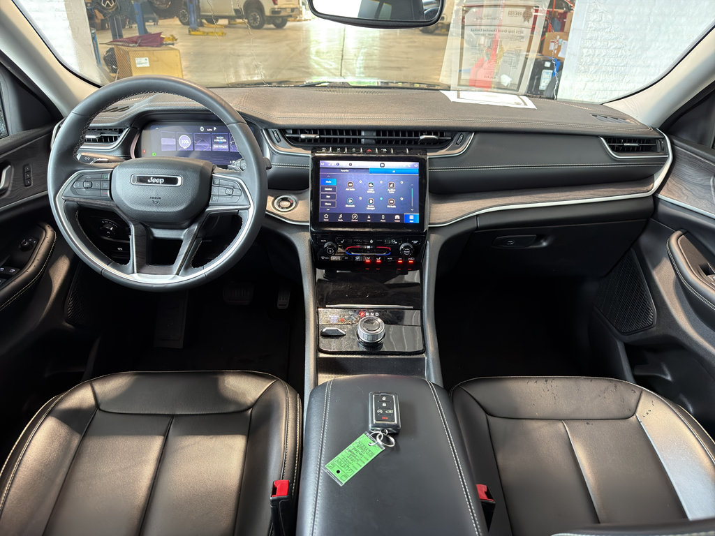 Used 2024 Jeep Grand Cherokee Limited AWD/4WD image 14