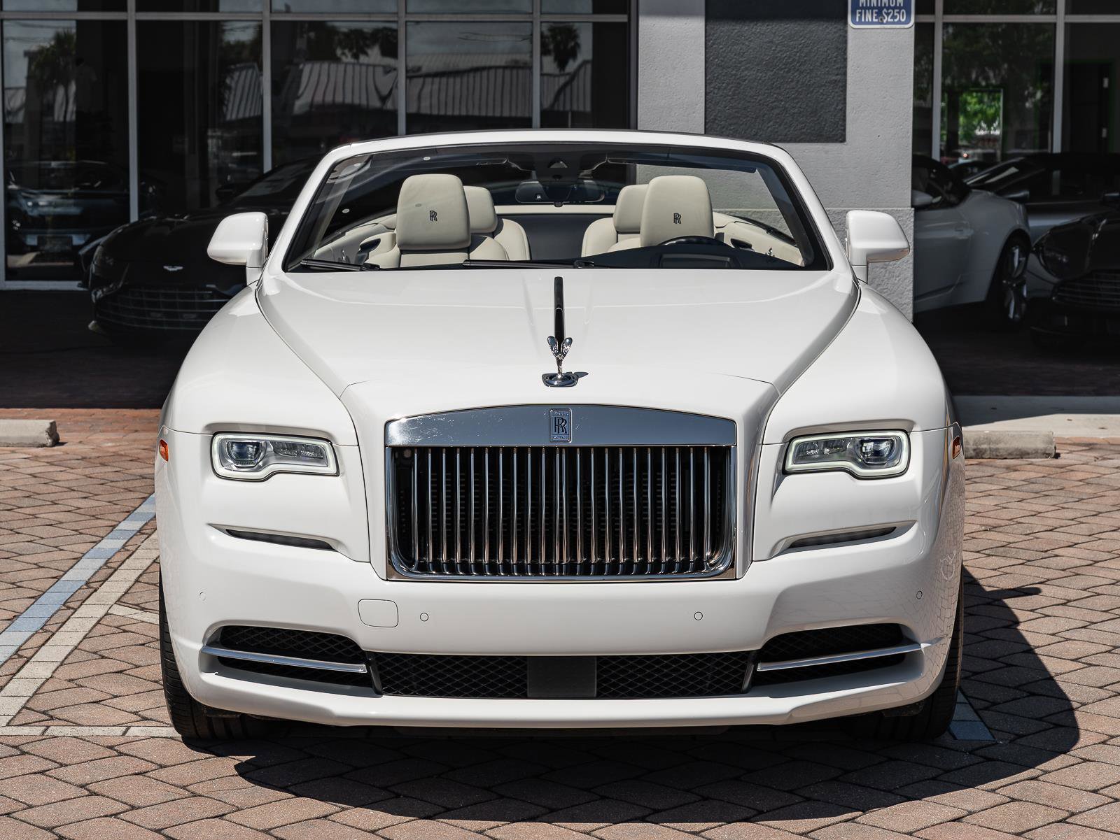 Used 2017 Rolls-Royce Dawn image 34