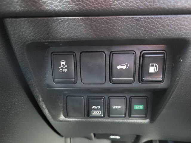 Used 2018 Nissan Rogue SV image 27